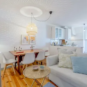 Bright & Spacious Alfama Apartment, By Timecooler Apartment
